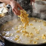 Pour des pâtes bien fondantes, ce chef ajoute toujours cet ingrédient secret à l'eau de cuisson