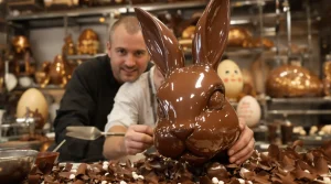 « Je ne viens pas travailler, c’est un jeu » : quand les sculpteurs révèlent leurs créations en chocolat